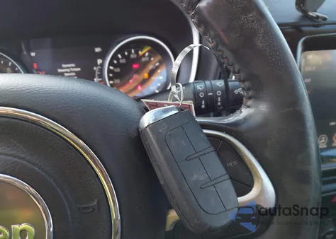 2018 Jeep Compass Latitude 4X4 z USA, uszkodzony, nr VIN 3C4NJDBB2JT265905